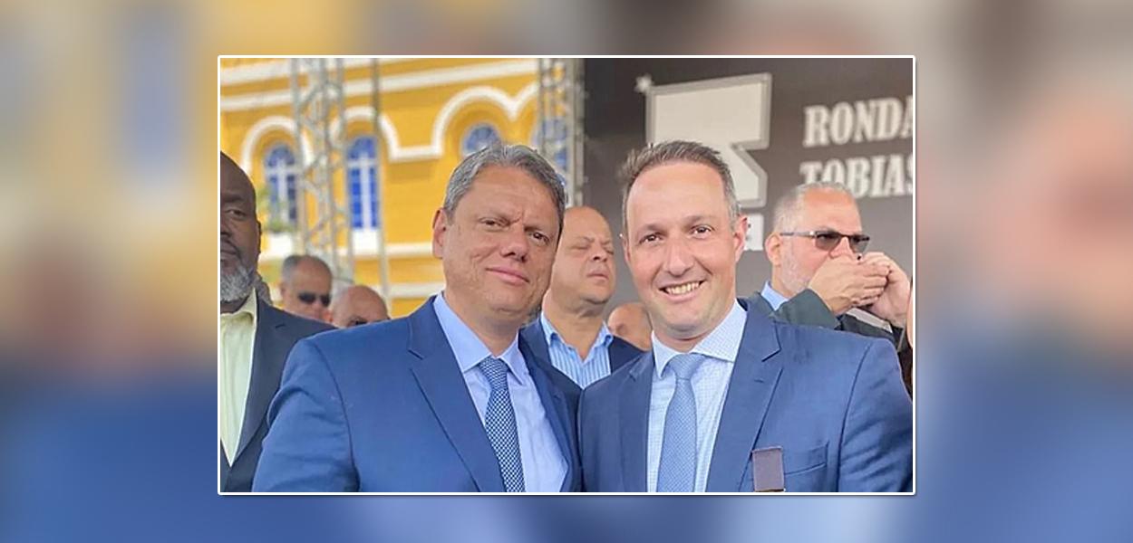 Tarcísio de Freitas e Guilherme Derrite, governador e Secretário de Segurança Pública de São Paulo (Foto: Reprodução/Facebook) Tarcísio de Freitas e Guilherme Derrite, governador e Secretário de Segurança Pública de São Paulo
