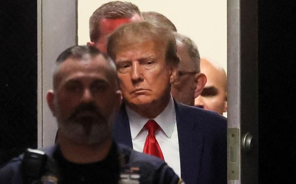 Ex-presidente dos EUA Donald Trump chega a tribunal em Manhattan
04/04/2023
REUTERS/Brendan McDermid