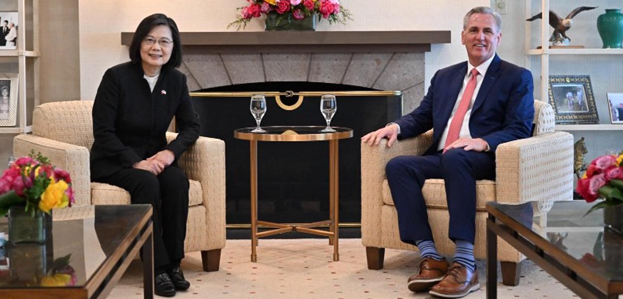 Tsai Ing-wen e Kevin McCarthy em reunião na Califórnia, EUA