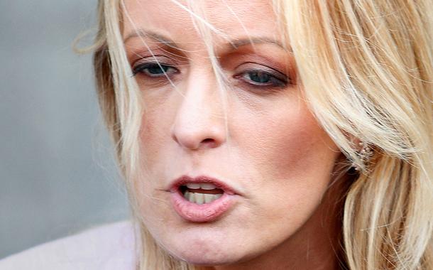 Stormy Daniels, a estrela pornô que está no centro do processo criminal contra Donald Trump16/04/2018REUTERS/Brendan McDermid