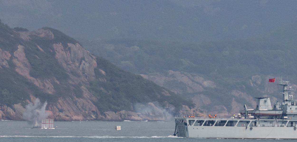 Navio de guerra chinês participa de exercício militar próximo às ilhas Matsu, controladas por Taiwan