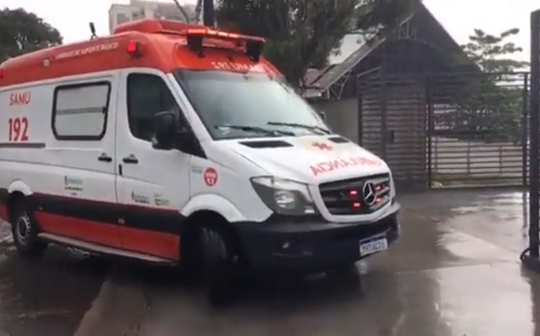 Ambulância foi acionada para socorrer pessoas feridas