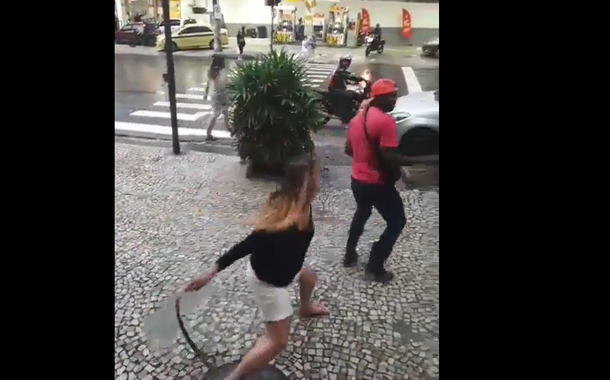 Sandra Mathias Correia de Sá agride e chicoteia entregador negro