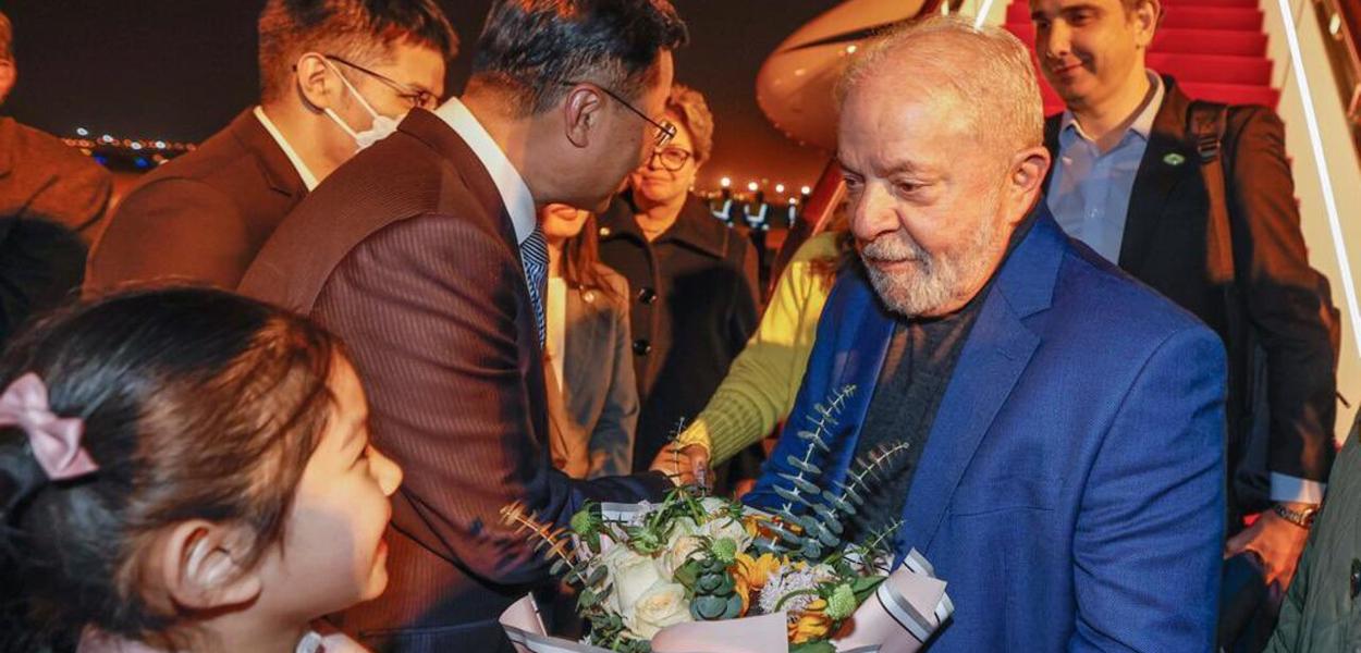 Lula em sua chegada à China