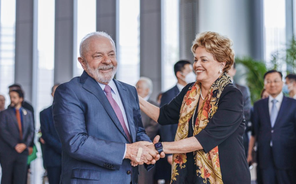 Lula e Dilma na posse do banco dos BRICS