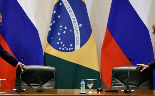 Chanceleres Sergey Lavrov e Mauro Vieira chegam para declaração à imprensa 17/04/2023