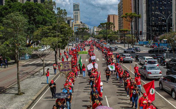 Ato do Movimento dos Trabalhadores Sem-Terra (MST) no Paraná