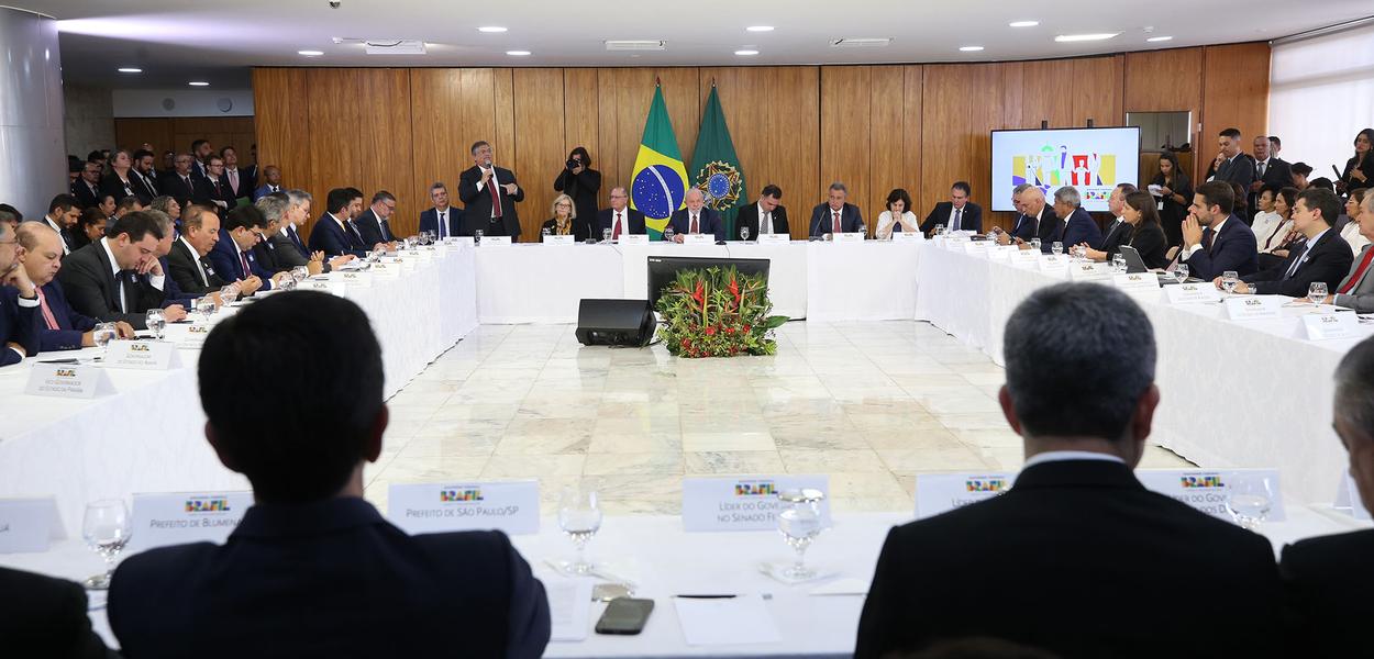 Brasília (DF) 18/04/2023 Presidente Lula reunido com ministros, governadores, prefeitos e parlamentares para discutirem políticas de proteção do ambiente escolar.