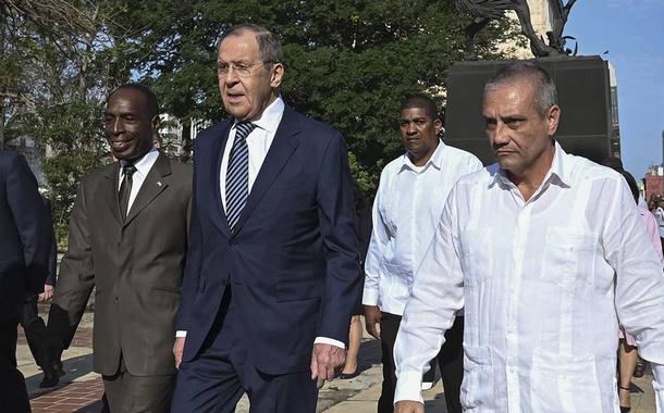 Lavrov e autoridades cubanas em Havana