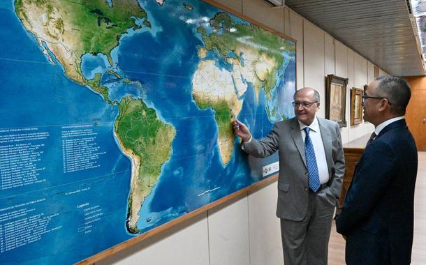 Geraldo Alckmin e Rafael Chang, presidente da Toyota do Brasil