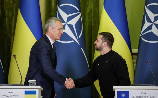 Secretário Geral da Otan, Jens Stoltenberg, e presidente ucraniano Volodymyr Zelenskiy durante entrevista coletiva em Kiev, Ucrânia
20/04/2023
REUTERS/Alina Yarysh