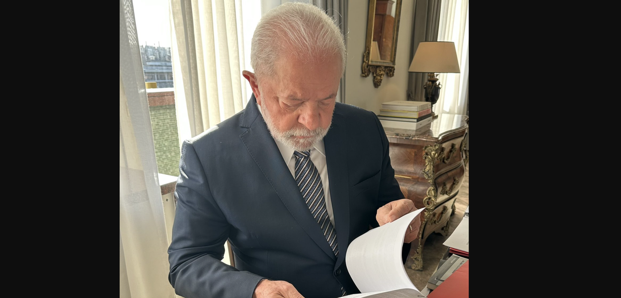 A gravata nova do presidente Lula