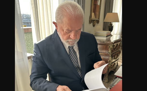 A gravata nova do presidente Lula