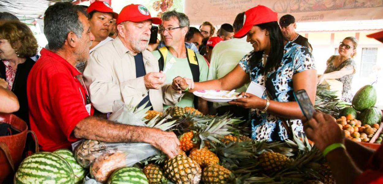 O presidente Lula esteve na 1ª Feira Nacional da Reforma Agrária, em 2015