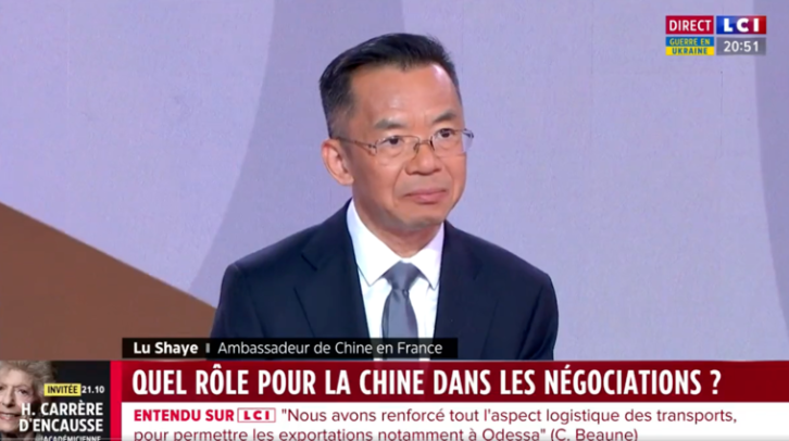 O embaixador chinês na França, Lu Shaye, aparece em entrevista ao LC1 da França no sábado. (Foto: Twitter / LC1) O embaixador chinês na França, Lu Shaye, aparece em entrevista ao LC1 da França no sábado.