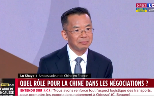 O embaixador chinês na França, Lu Shaye, aparece em entrevista ao LC1 da França no sábado.