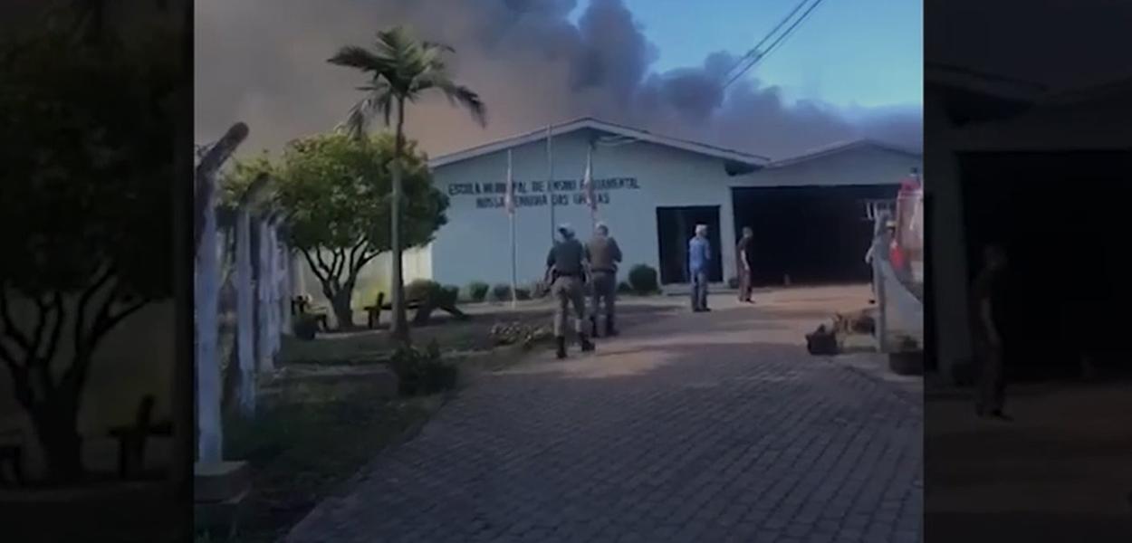 Incêndio na Escola Municipal de Ensino Fundamental Nossa Senhora das Graças (RS)