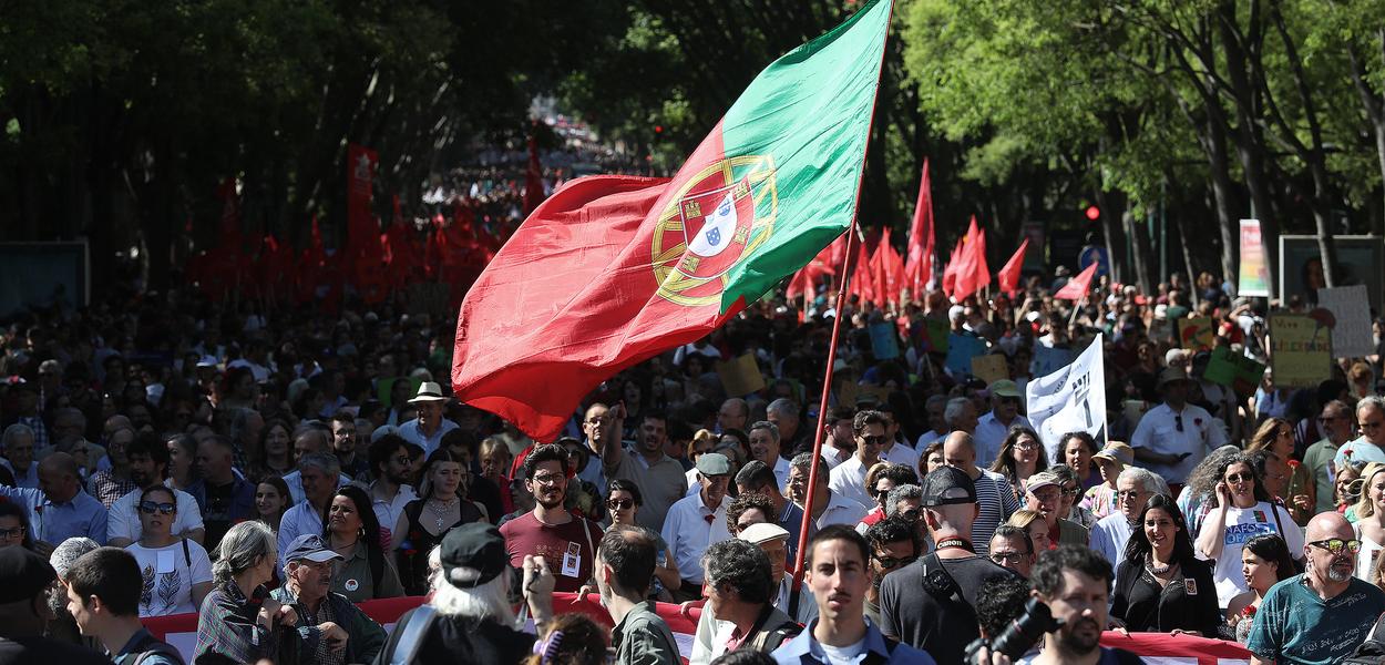 Manifestação do 49º aniversário do 25 de abril. Lisboa, Avenida da Liberdade