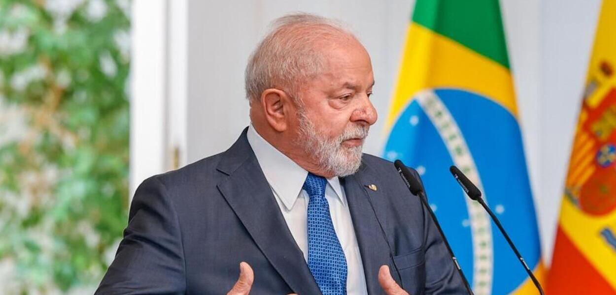 O presidente Luiz Inácio Lula da Silva durante coletiva de imprensa com o premiê espanhol na Espanha