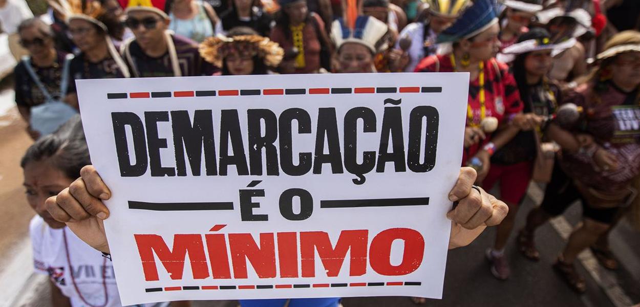 Povos indígenas protestam por demarcação de terras