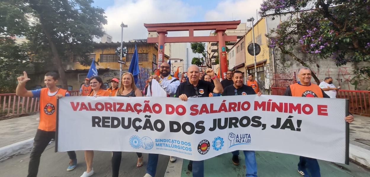 Sindicalistas da Força seguem em caminhada até ato do 1º de Maio Unificado