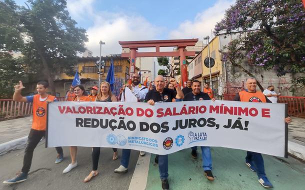 Sindicalistas da Força seguem em caminhada até ato do 1º de Maio Unificado