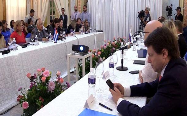 Reunião entre representantes dos governos de Cuba e Rússia