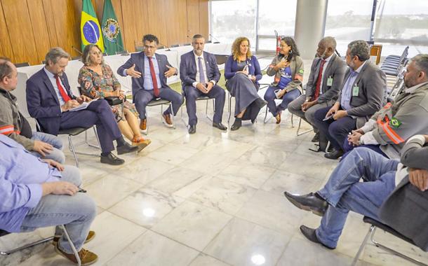 Reunião entre ministro Paulo Pimenta e defensores da reestatização da Eletrobrás
