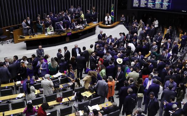 Sessão para a votação de propostas legislativas.