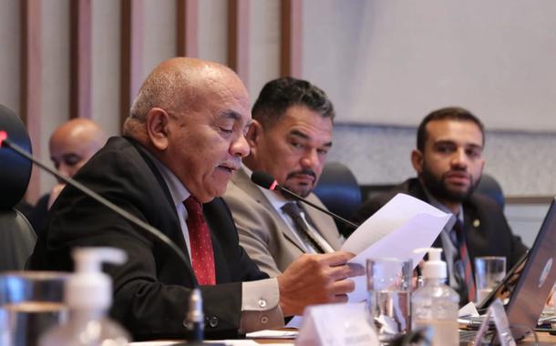 Deputados Chico Vigilante, Hermeto e Fábio Felix em sessão da CPI da CLDF