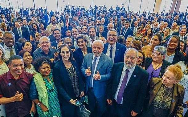 Presidente Lula e integrantes do Conselho de Desenvolvimento Econômico Social Sustentável, o "Conselhão"