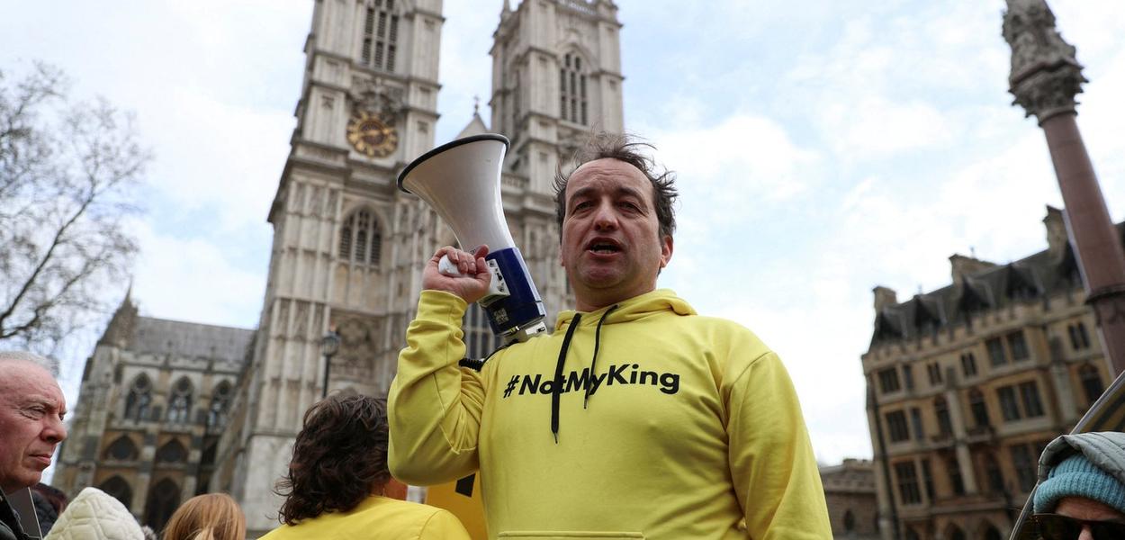 Protesto fora da Abadia de Westminster em Londres (Foto: REUTERS/May James/File Photo) Protesto fora da Abadia de Westminster em Londres