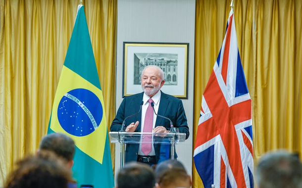 O presidente Lula durante a coletiva de imprensa em Londres