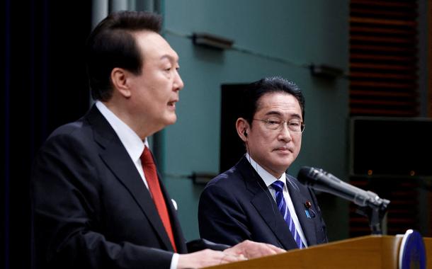 FILE PHOTO: South Korea's President Yoon Suk Yeol and Japan's Prime Minister Fumio Kishida hold a joint news conference at the prime minister's official residence in Tokyo, Japan March 16, 2023. Kiyoshi Ota/Pool via REUTERS