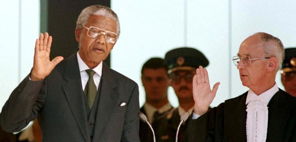 Nelson Mandela toma posse na presidência da África do Sul, 10 de maio de 1994/Reuters