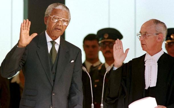 Nelson Mandela toma posse na presidência da África do Sul, 10 de maio de 1994/Reuters