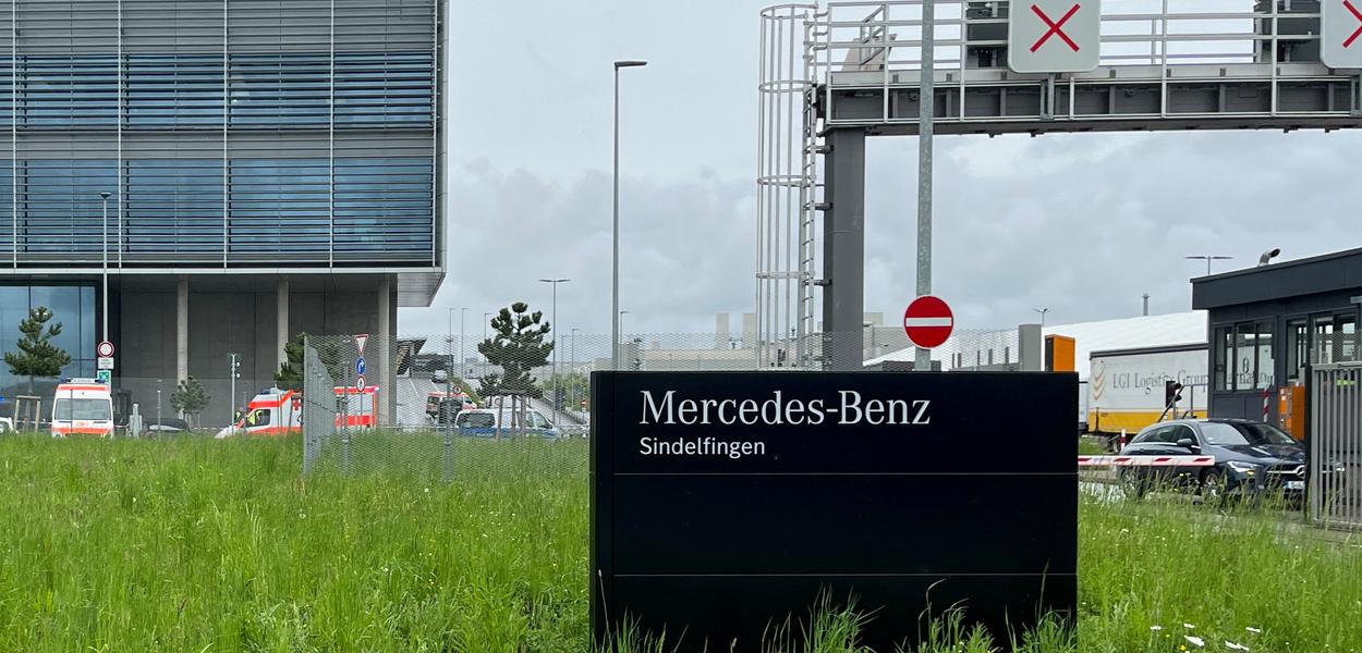 Fábrica da Mercedes em Sindelfingen após tiroteio (Foto: REUTERS/Tilman Blasshofer) Fábrica da Mercedes em Sindelfingen após tiroteio
