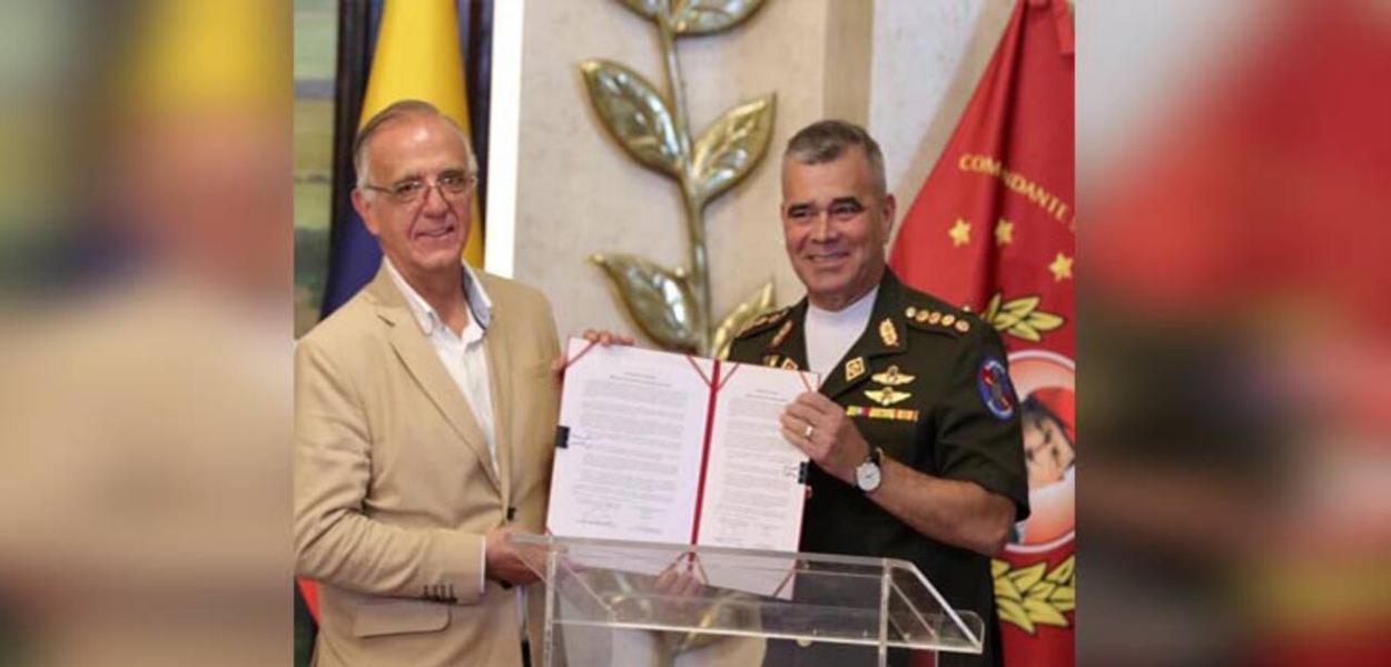 Iván Velásquez, ministro da Defesa da Colômbia, e Vladimir Padrino, da Venezuela