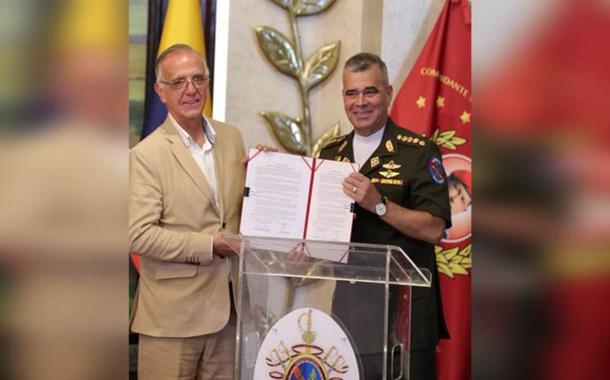 Iván Velásquez, ministro da Defesa da Colômbia, e Vladimir Padrino, da Venezuela
