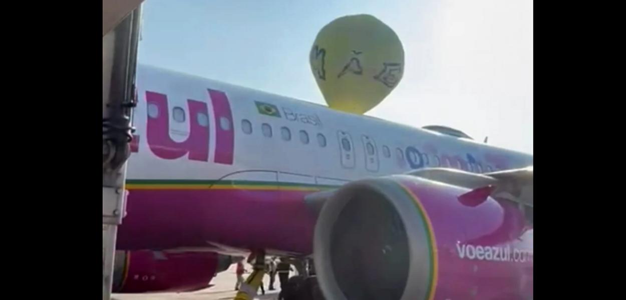 Balão cai sobre avião da Azul no aeroporto Santos Dummont - 14.05.2023