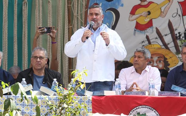 Ministro Paulo Pimenta discursa durante Feira Nacional da Reforma Agrária - 14.05.2023
