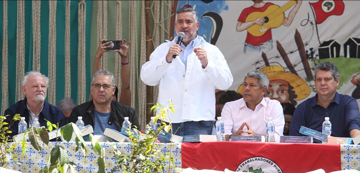 Ministro Paulo Pimenta discursa durante Feira Nacional da Reforma Agrária - 14.05.2023