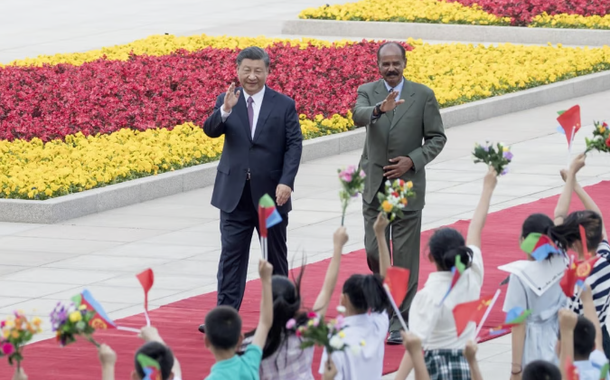 O presidente chinês, Xi Jinping, com o presidente da Eritreia, Isaias Afewerki, nas cerimônias de boas-vindas antes de suas conversas em Pequim, 15/05/23