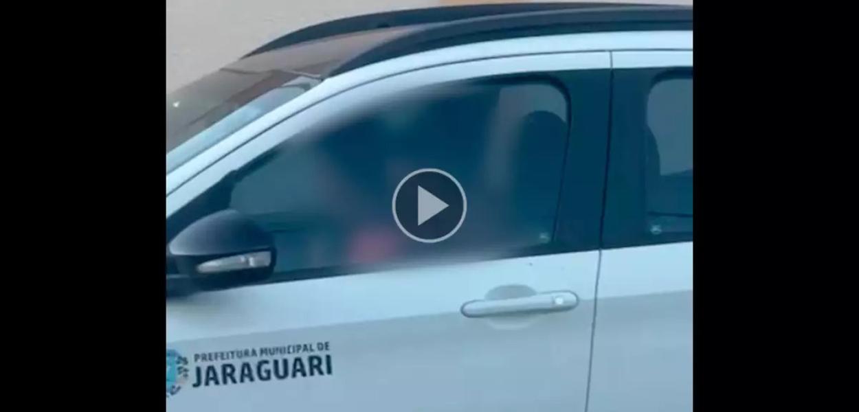 Leônidas Nunes Santana flagrado com servidora dentro de carro da prefeitura de Jaraguari