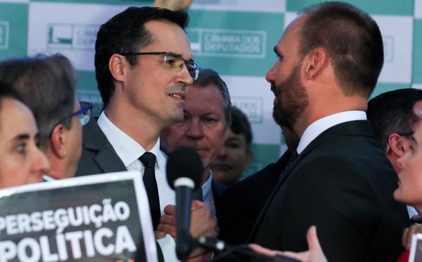 Ex-Deputado cassado, Deltan Dallagnol, durante pronunciamento no salão verde da Câmara.