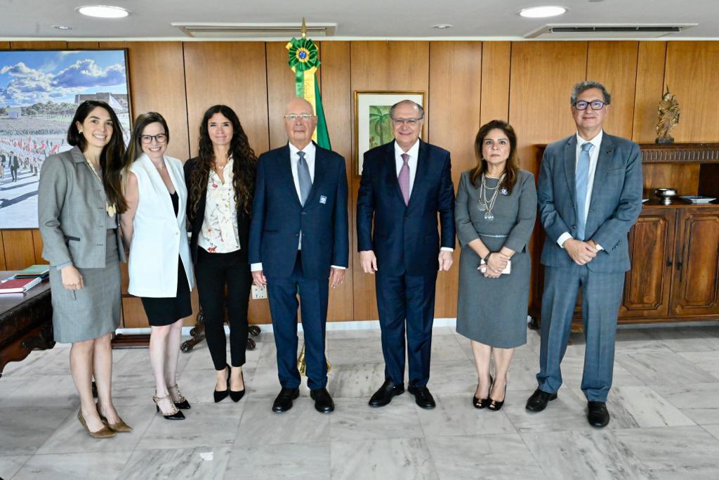 Fórum Econômico Mundial é uma organização internacional com sede na Suíça