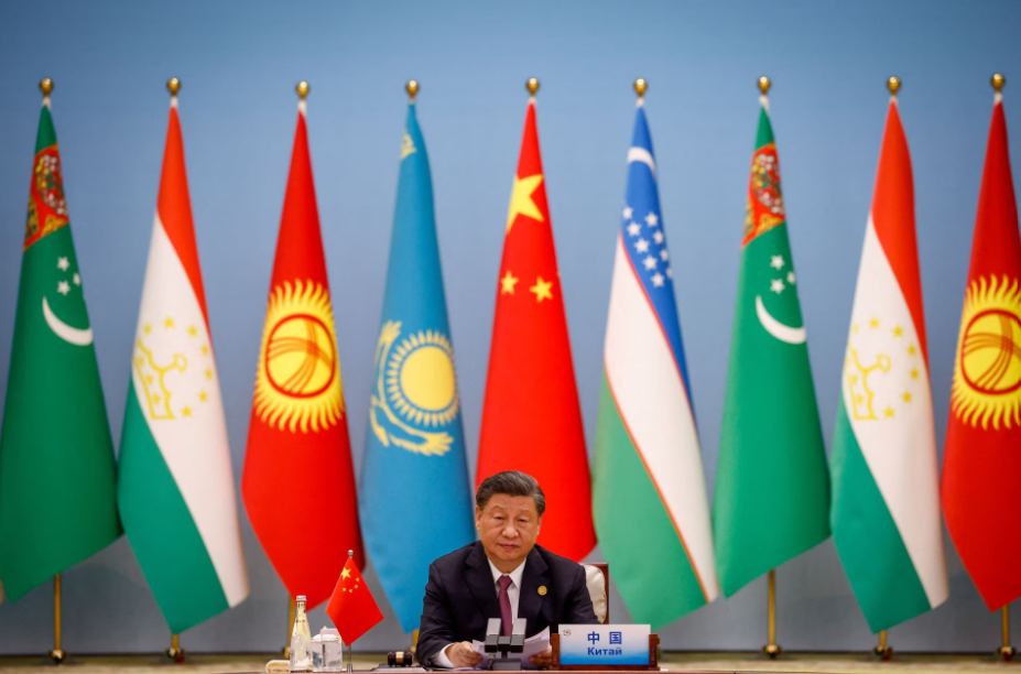 O presidente chinês Xi Jinping fala na mesa redonda durante a Cúpula China-Ásia Central em Xi'an, província de Shaanxi, China, 19 de maio de 2023