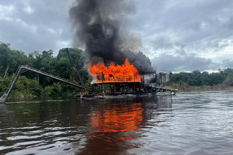 Draga foi incendiada, evitando reuso