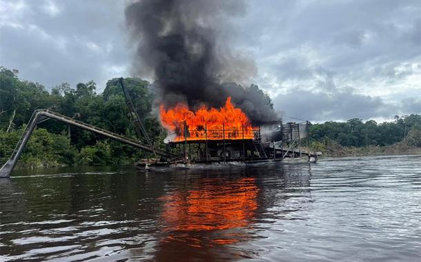 Draga foi incendiada, evitando reuso