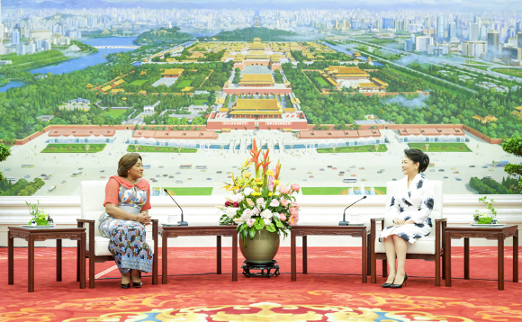 Denise Nyakeru Tshisekedi e Peng Liyuan